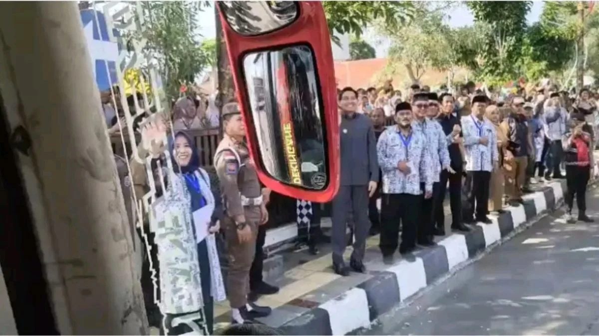 Bupati Lepas 445 Jamaah Haji Indramayu, Kloter 10 Terbang ke Tanah Suci
