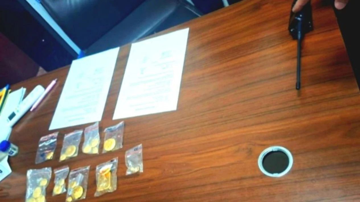 Dua Penumpang Pesawat di Gorontalo Tertangkap Bawa Emas 1,3 Kg Diduga Ilegal