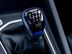 Ini Arti Sebenarnya Huruf "E" pada Tuas Transmisi Mobil Manual