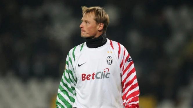 Istri Eks Kiper Juventus & Arsenal Tewas, Curhat Pilu