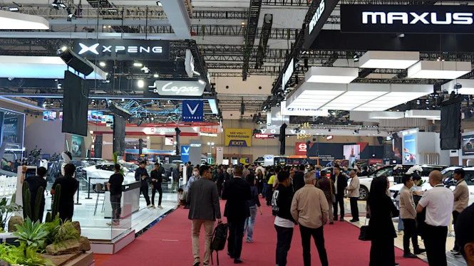 Mobil Baru Melimpah, Konsumen Tunda Beli