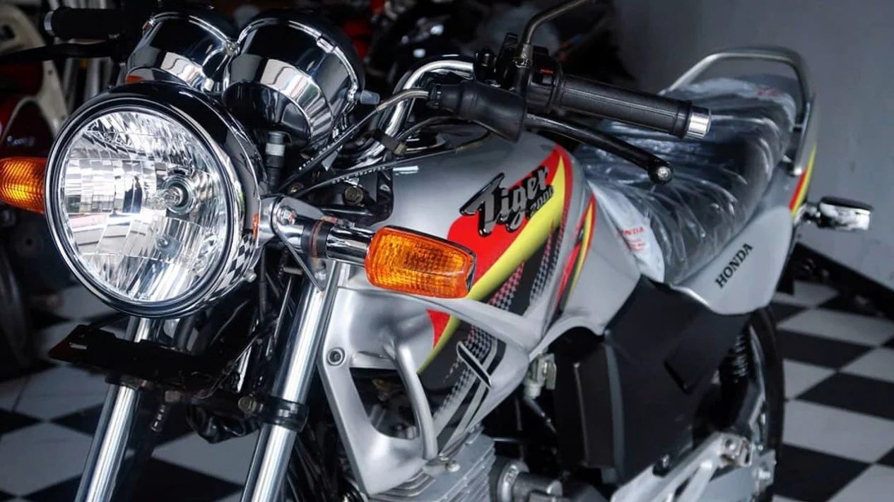 Motor Penggempur SPBU, Pajak Kendaraan Listrik Nol, Ujian SIM Sulit