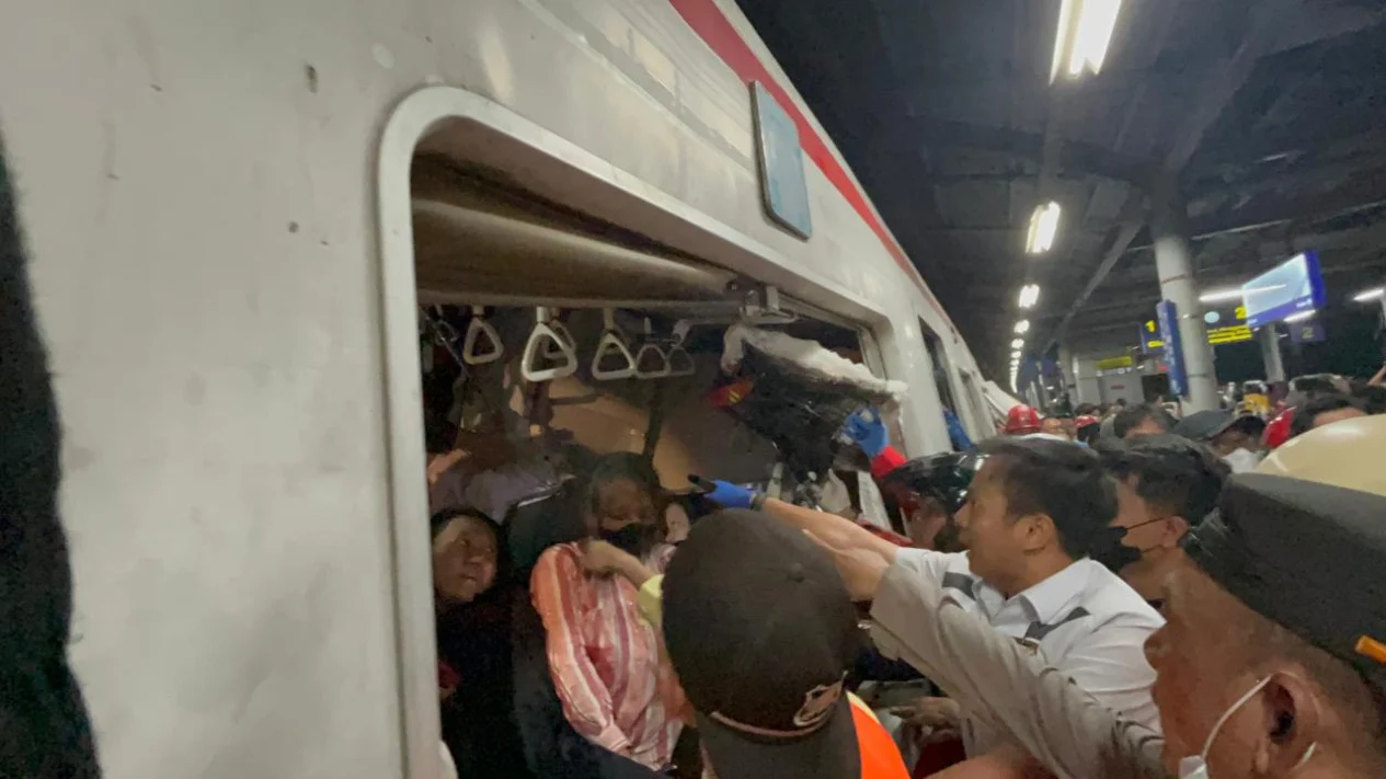 Penyebab Kecelakaan Maut KRL dan KA Argo Bromo: Polisi Selidiki Kesalahan Manusia dan Gangguan Sistem