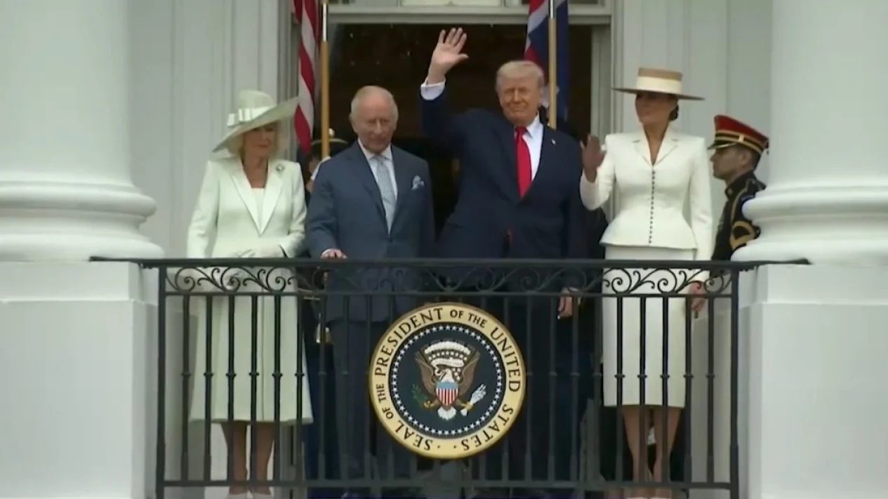 Trump Mengaku Sepupu Raja Inggris, Ingin Tinggal di Istana Buckingham