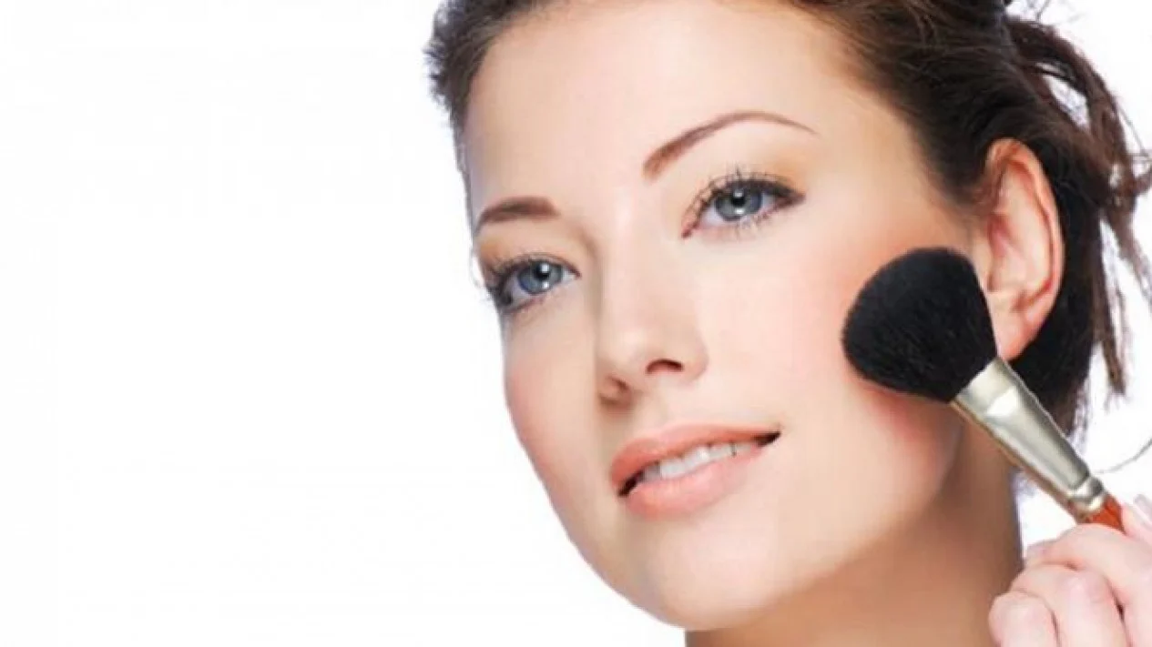 Cara Cepat dan Mudah Mengaplikasikan Blush On untuk Tampilan Makeup Segar dan Alami Tahan Lama Ala Idol K-Pop