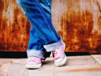 Gaya Simpel dan Menarik dengan Sneakers Low Profile