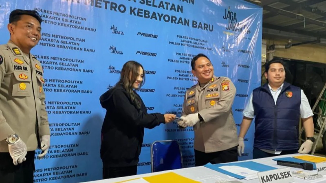 Istri Pelatih Persija Jadi Korban Pencurian Ponsel, Kini Telah Kembali