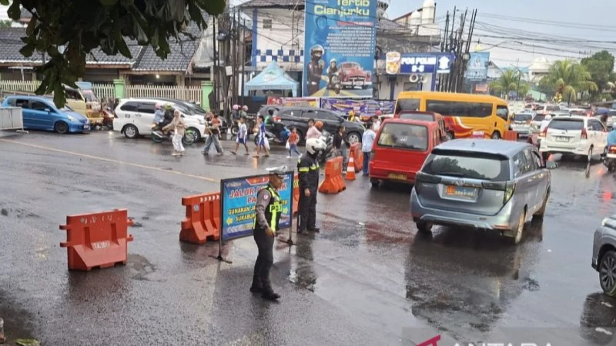 Jalur Puncak-Cipanas Ditutup Akibat Macet Panjang Saat Libur