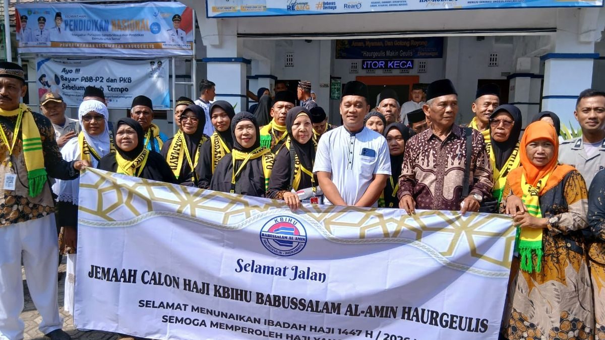 Keberangkatan Haji Kloter 21 Diiringi Haru, Camat Haurgeulis Sampaikan Pesan