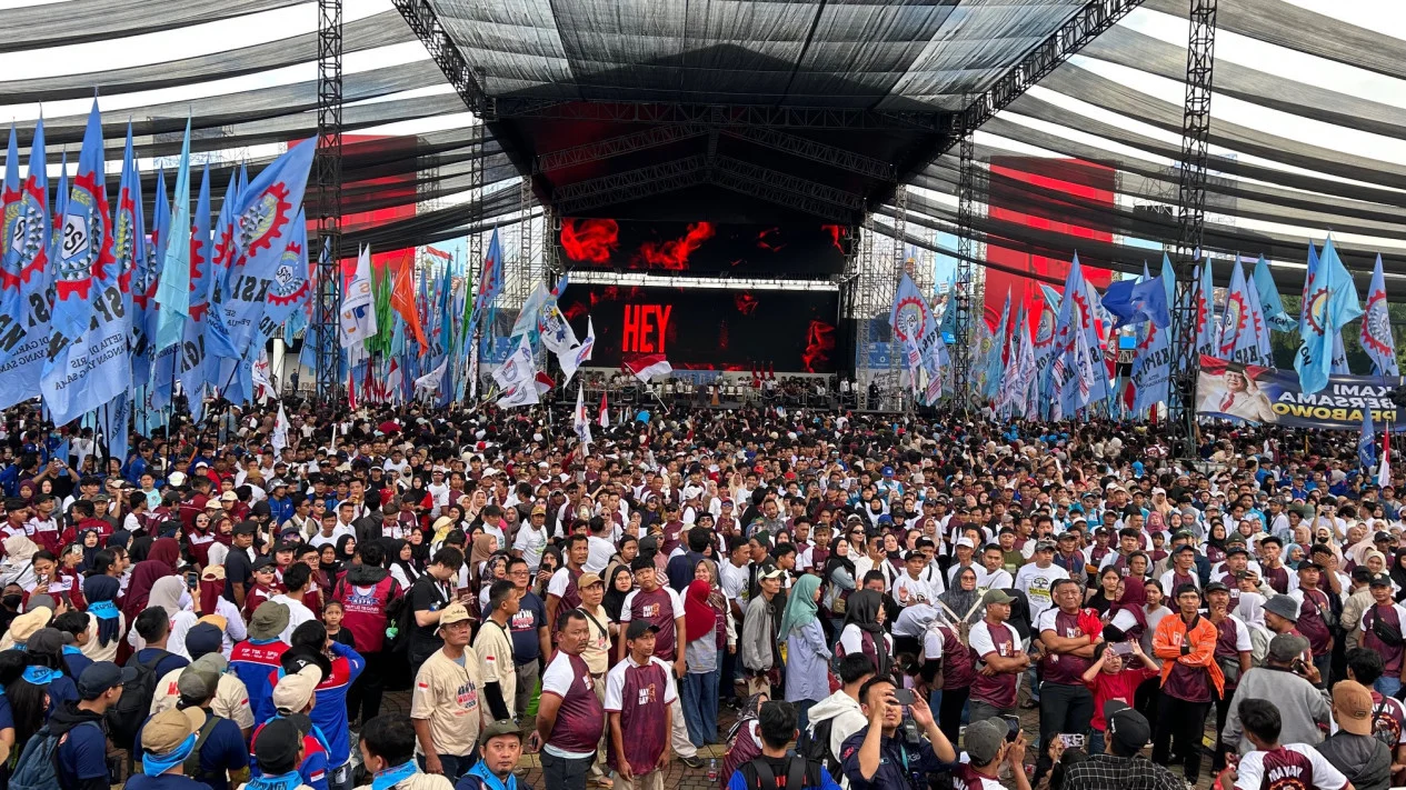 Laut Luas Buruh Berkumpul Rayakan Hari Buruh di Monas