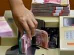 Perangkap Kebahagiaan: Mengapa Kita Selalu Merasa Kurang Harta