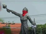 Perempuan Modern: Anggun dan Berani Mencari Rezeki di Jalan