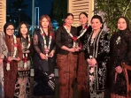 Perempuan Terungkap Lewat Kain, Warna, dan Sunyi