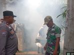 TNI dan Tenaga Medis Bersinergi Berantas DBD dengan Fogging di Krangkeng