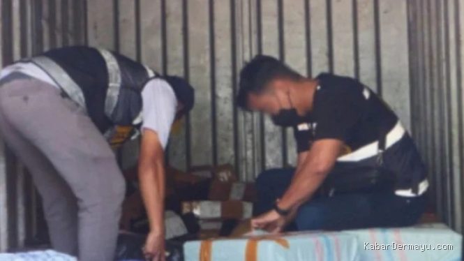 Bea Cukai Gagalkan Penyelundupan Puluhan Bal Rokok Ilegal ke Timor Leste