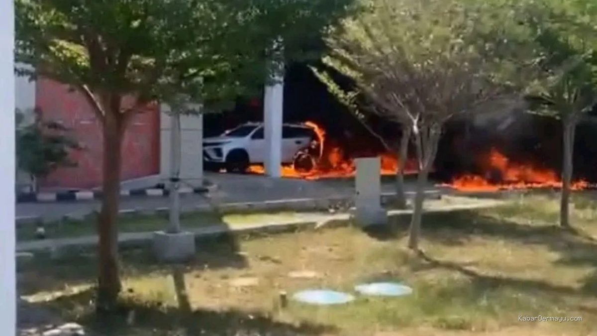 Kebakaran Hebat di Pelabuhan Karangsong: Polisi Selidiki Dugaan dari Pengisian Solar