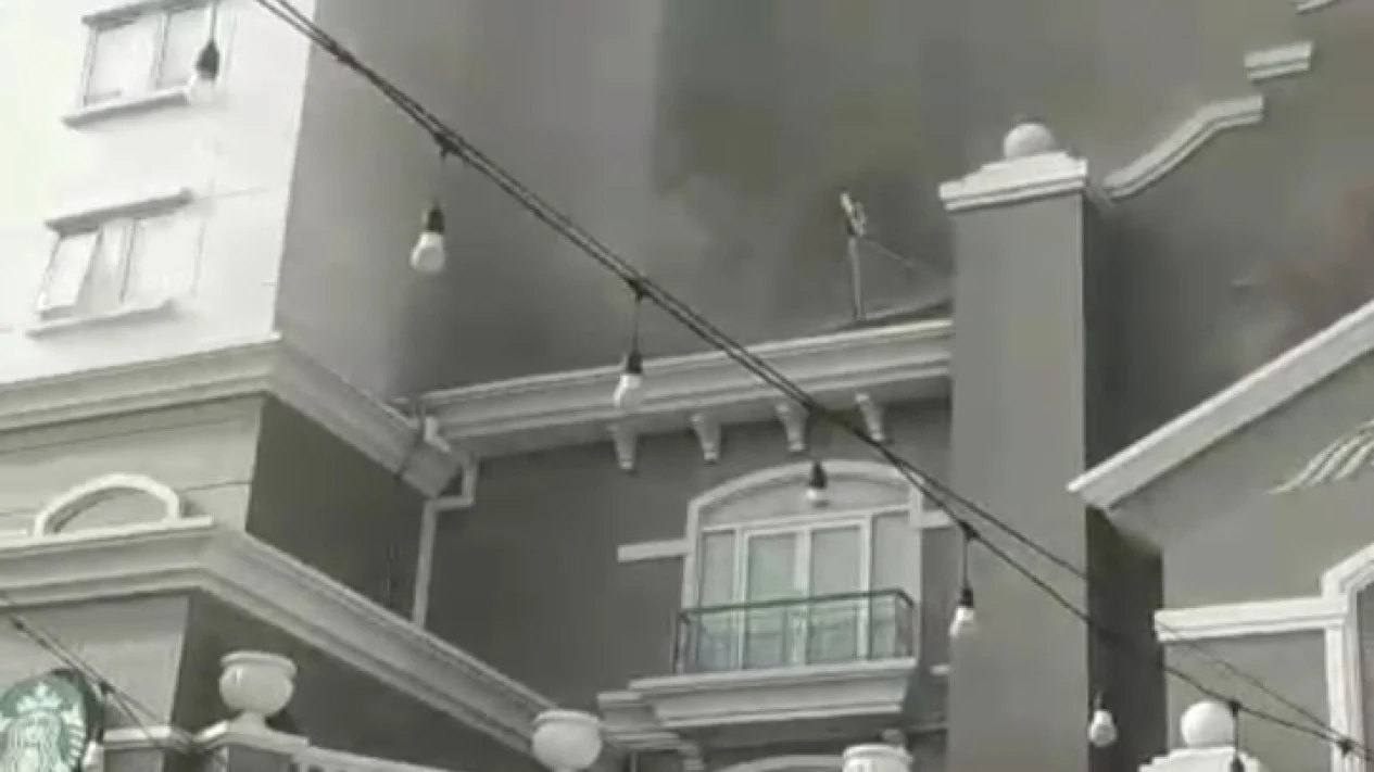 Asap Kebakaran Apartemen Mediterania Capai Lantai 33, 20 Warga Dibawa ke RS
