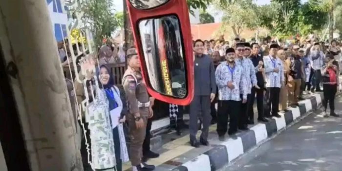 Bupati Lepas 445 Jamaah Haji Indramayu, Kloter 10 Terbang ke Tanah Suci