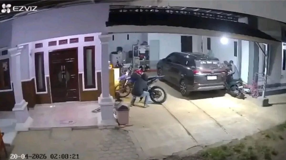 CCTV Rekam Maling Motor di Indramayu: 2 Motor Raib