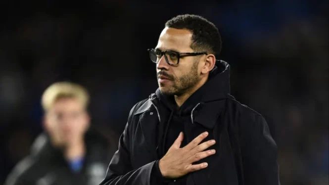 Chelsea: Neville Kritik Pemecatan Liam Rosenior