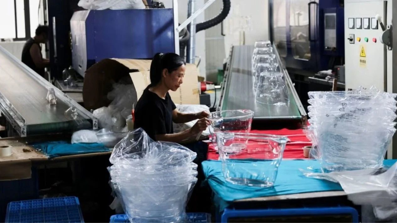 Dampak Konflik Iran-Israel-AS pada Kenaikan Harga Plastik dan Keuntungan Industri Daur Ulang
