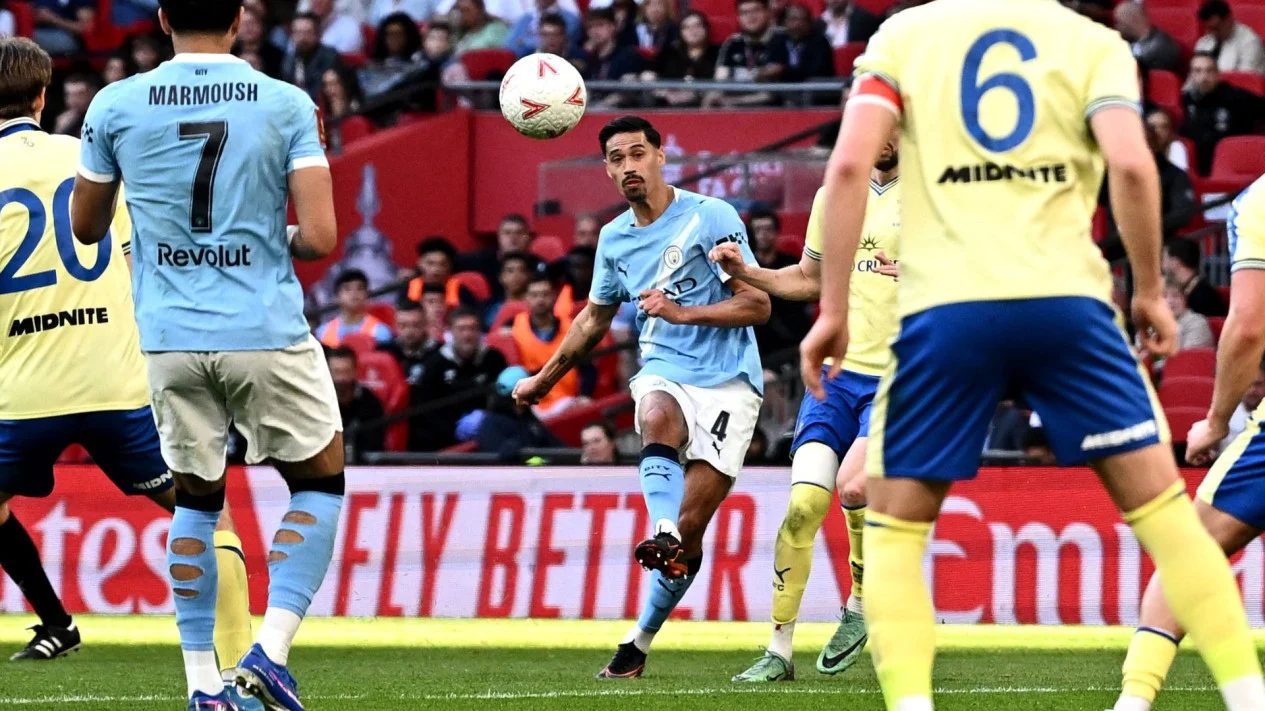 Eliano Reijnders Tergeser di Manchester City, Ini Alasannya