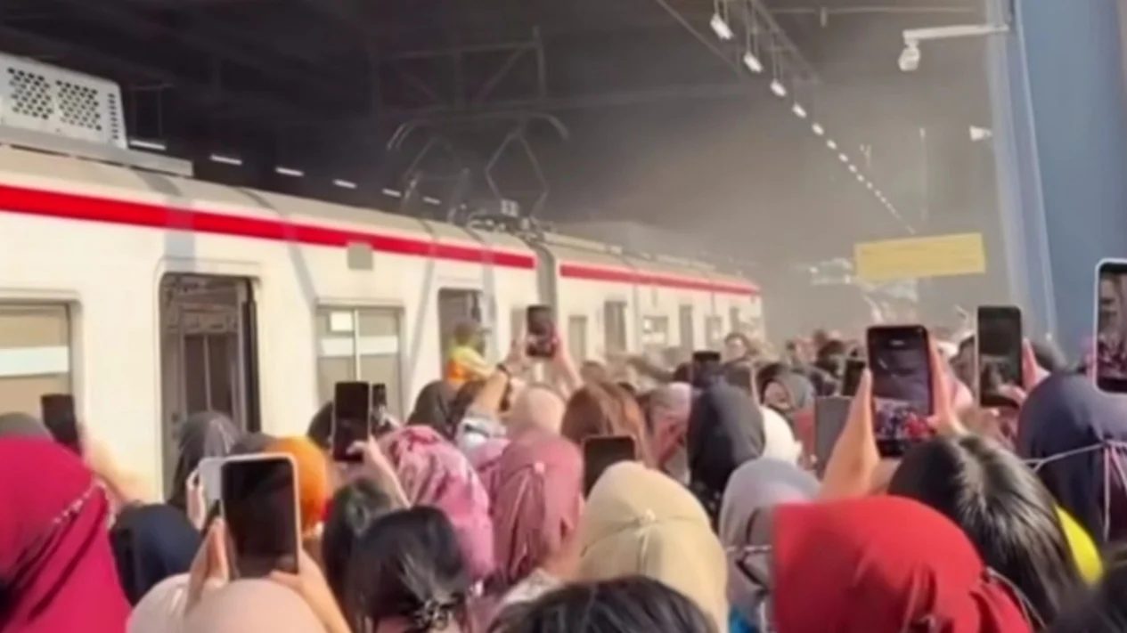 Evakuasi Korban dan Penumpang Jadi Prioritas PT KAI Pasca-Tabrakan Kereta di Bekasi Timur