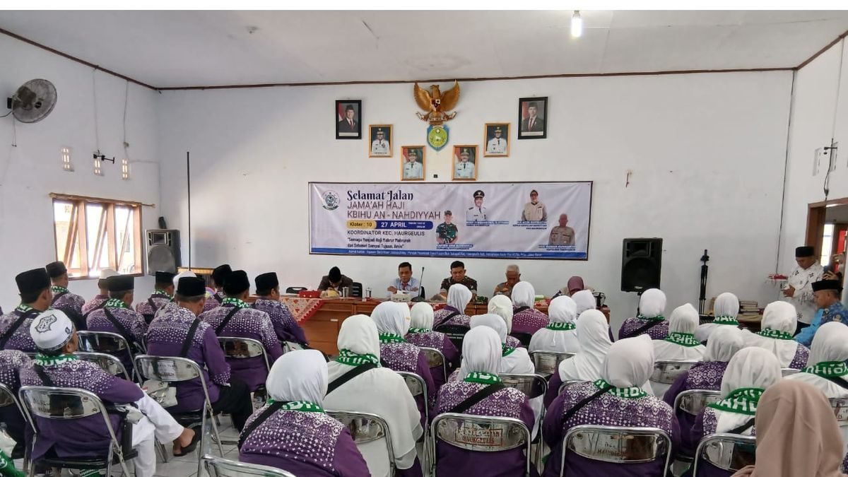 Haru Menyertai Keberangkatan Jamaah Haji, Camat Rory Firmansyah Mendampingi Warga Haurgeulis ke Tanah Suci