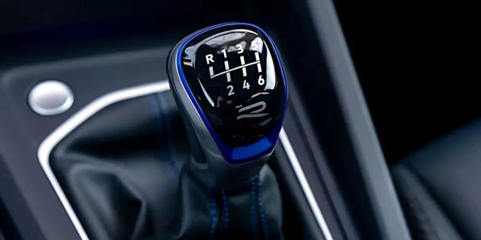 Ini Arti Sebenarnya Huruf “E” pada Tuas Transmisi Mobil Manual