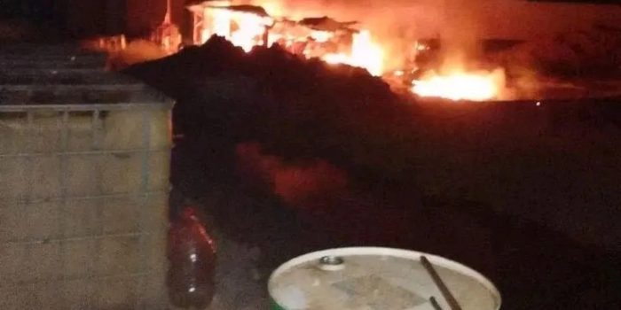 Kebakaran Hebat Guncang Diduga Kawasan Industri Losarang, Genset Terbakar