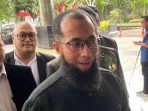 Khalid Basalamah: Korban Korupsi Kuota Haji?