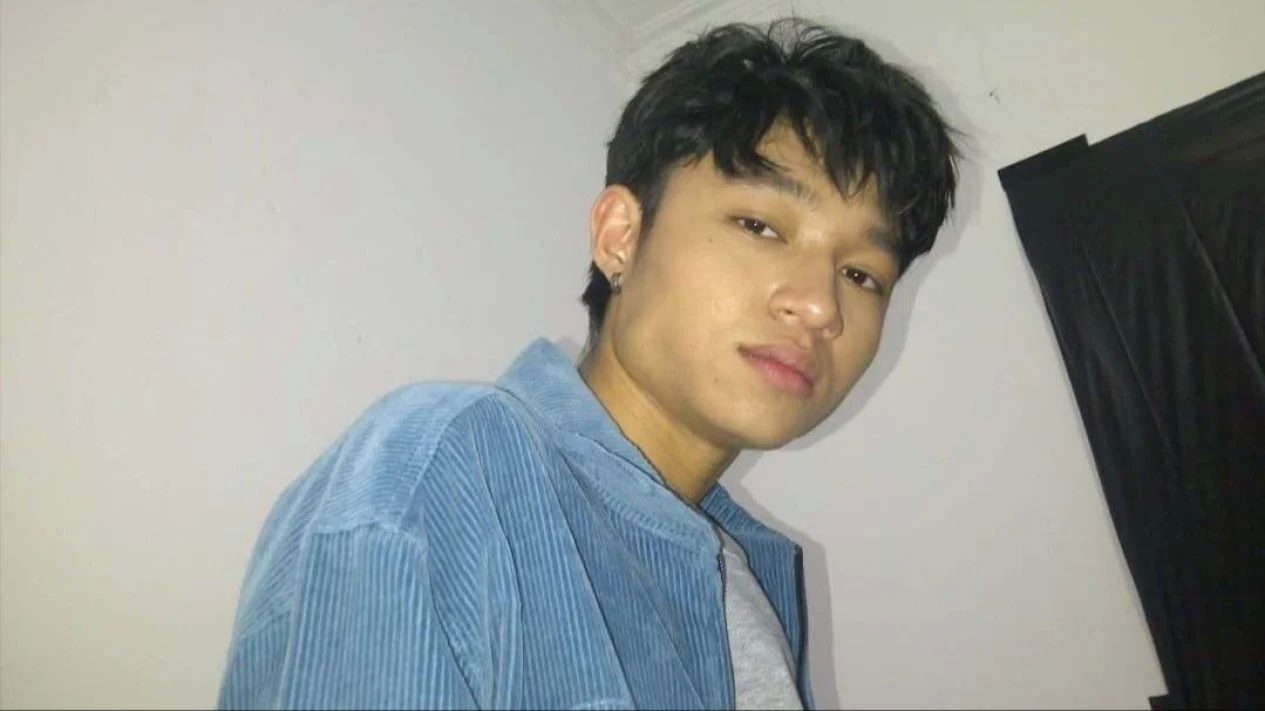 Kiesha Alvaro Belajar Mengendarai Ekskavator dan Mengaduk Semen untuk Proyek