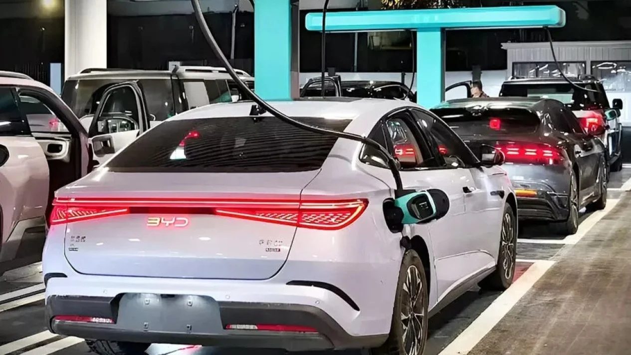 Otomotif Terdepan dalam Inovasi Teknologi Pengisian Daya