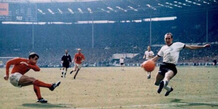 Pahitnya Perjuangan Hidup Juara Piala Dunia 1966