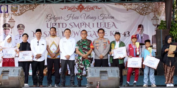 Panggung Bakat Siswa Ramaikan HUT ke-43 SMPN 1 Lelea