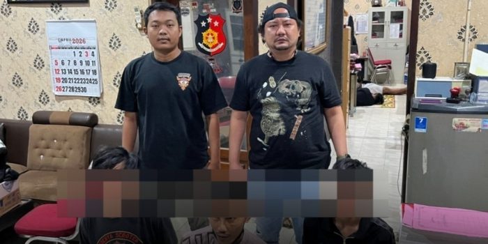 Garis polisi di lokasi kejadian pengeroyokan Jalan Jenderal Sudirman Mekarjati Haurgeulis.
