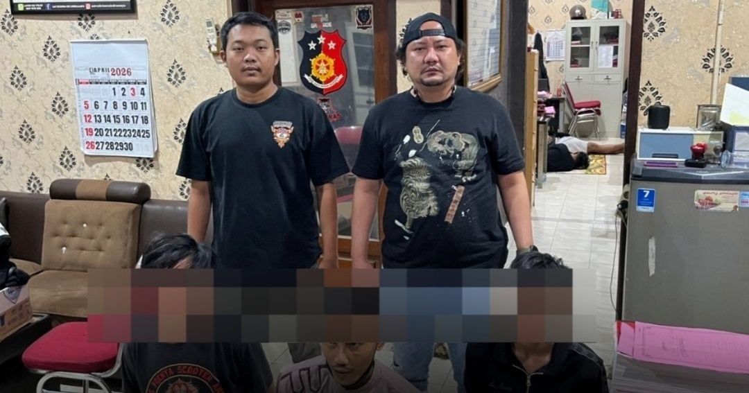 Garis polisi di lokasi kejadian pengeroyokan Jalan Jenderal Sudirman Mekarjati Haurgeulis.
