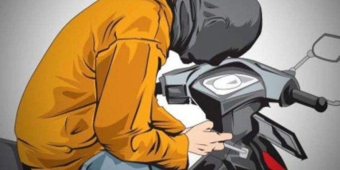 Pria Diduga Gagal Curi Motor Dihajar Warga di Jakbar