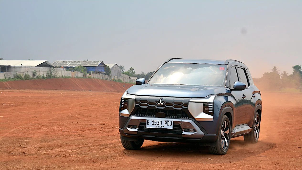 Pusat Kendali Kabin Mitsubishi Destinator dengan Layar 12,3 Inci