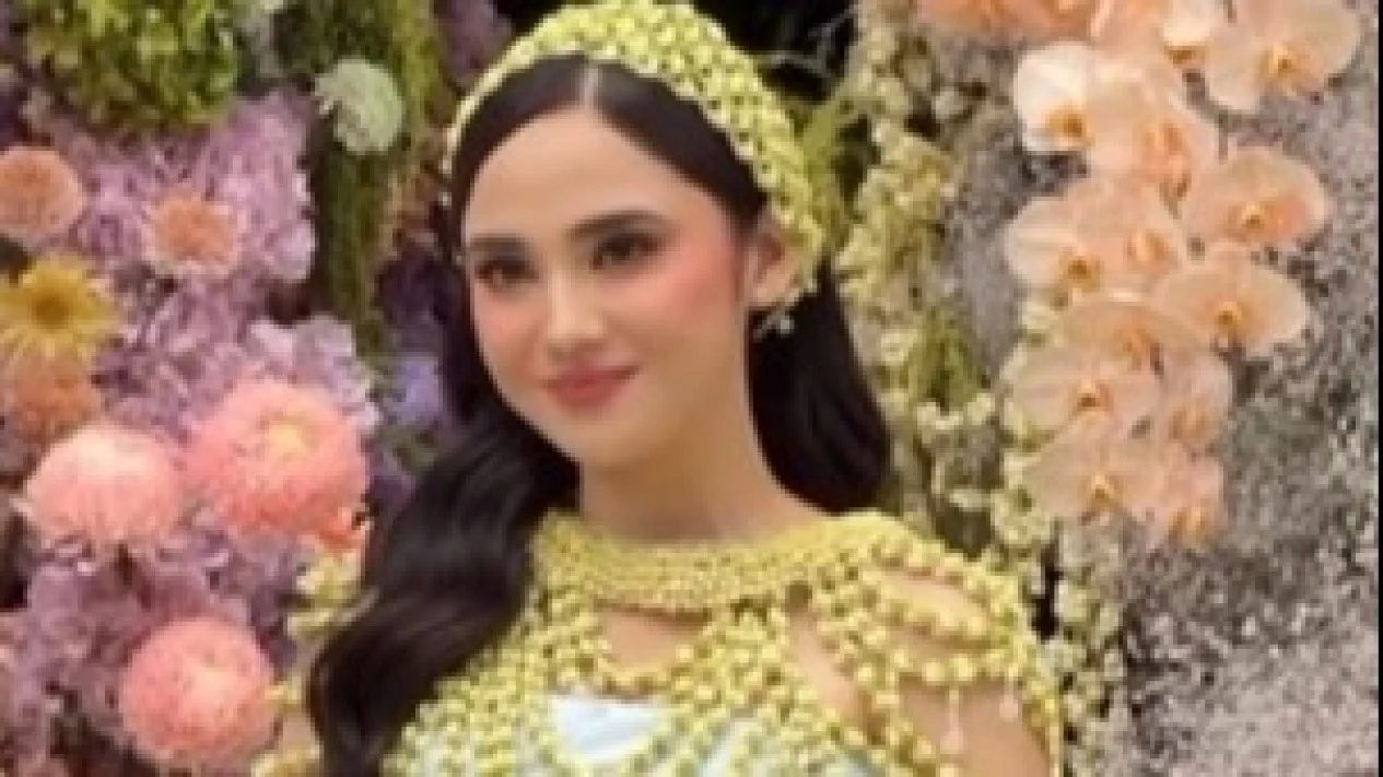 Syifa Hadju Menangis Saat Minta Maaf ke Orang Tua di Acara Siraman