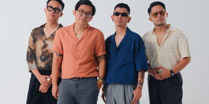 Vokalis For Revenge Menghentikan Konser untuk Menolong Penonton Pingsan