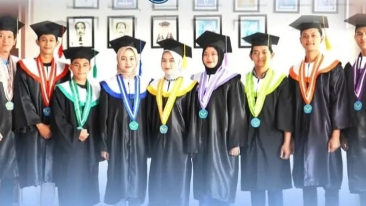 182 Lulusan Unwir: Adaptasi Digital & Etika Kunci Sukses Era Industri