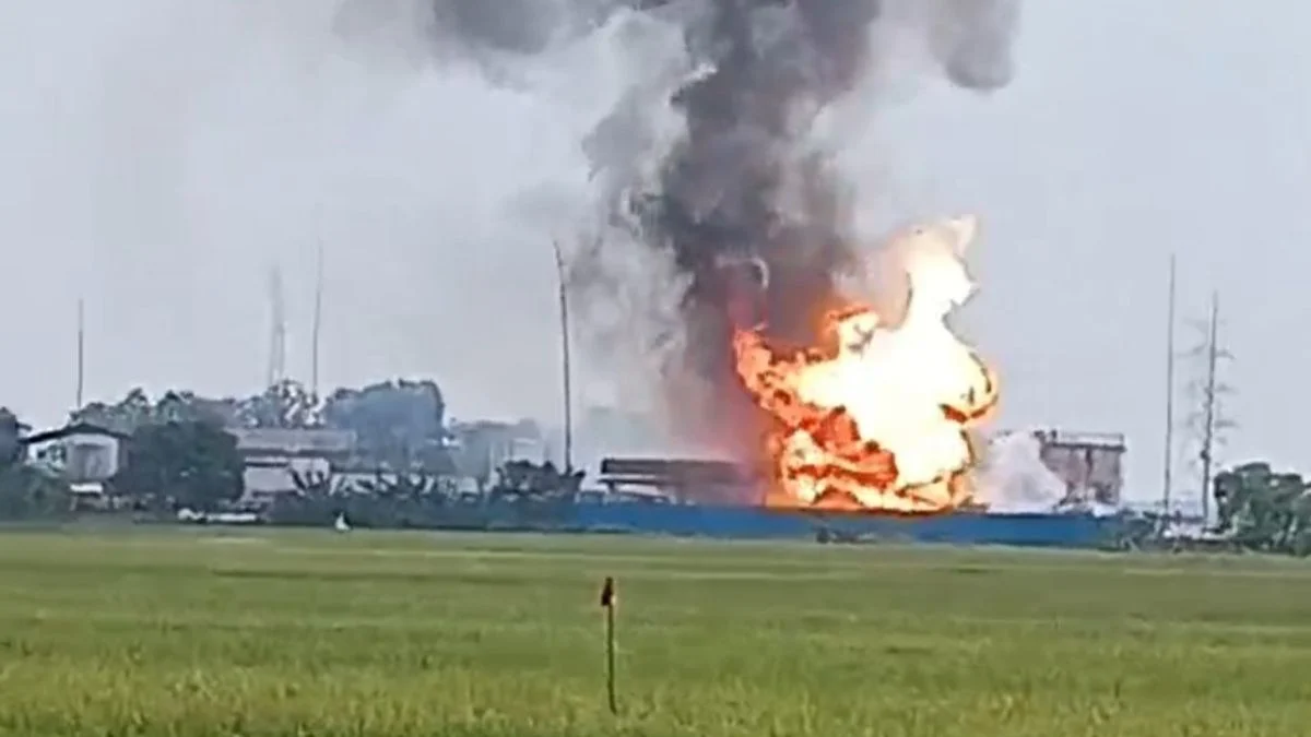 Api Diduga Berkobar di Pertamina Indramayu Terekam Kamera