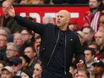 Arne Slot Tinggalkan Liverpool, Schmeichel Kritik MU