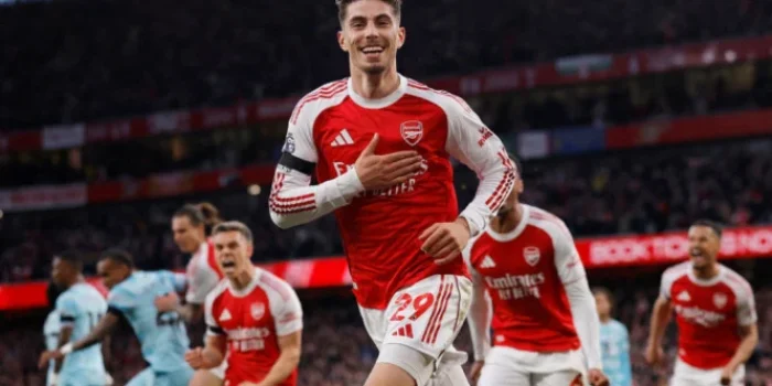 Arsenal Juara Liga Inggris: Menang Tipis Atas Burnley, Perebutan Gelar Pekan Terakhir