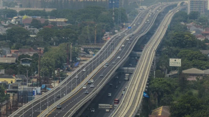 Arus Kendaraan Meningkat Tajam di Tol Layang MBZ Saat Libur Kenaikan Yesus Kristus