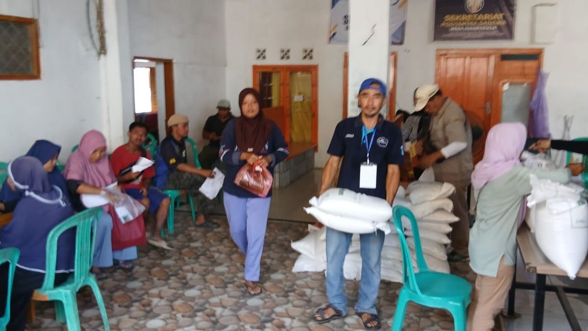 Bantuan Beras & Minyak Goreng Haurgeulis Indramayu: Warga Mengaku Terbantu