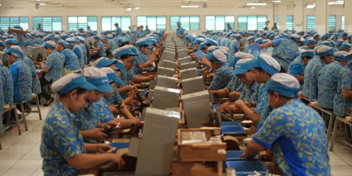 Bayang-bayang PHK Massal Mengintai Pekerja Industri Imbas Wacana Legalisasi Rokok Ilegal