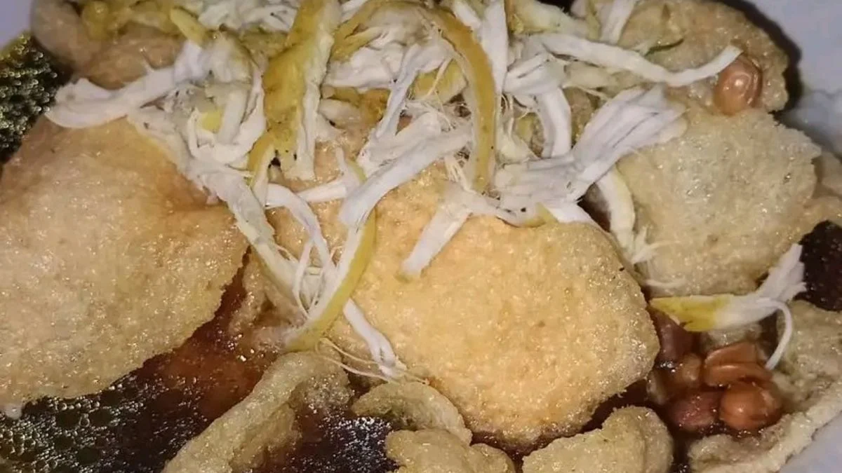 Bubur Ayam Indramayu: Kuliner Pagi Sederhana yang Diburu