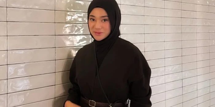 Clara Shinta Akui Hidup Lebih Tenang Pasca Berpisah Rumah dengan Suami yang Kepergok VCS